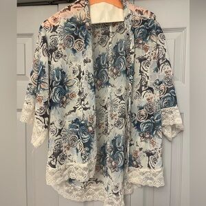 Wild Pearl Pink & Blue Floral and Lace Kimono - size M